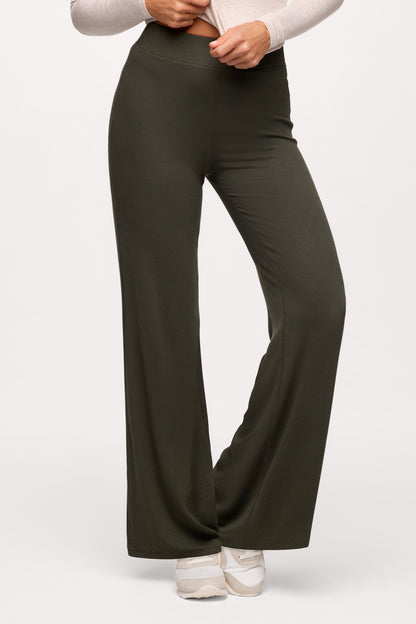 Slinky Rib Streamline Pant | Darkest Olive