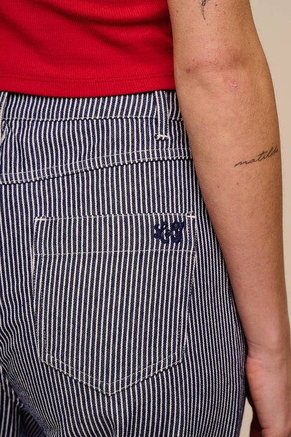 Drew - Cropped Straight Leg Cotton Trousers in Navy Stripe