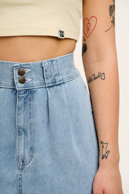Addison - Denim Jeans in Light Wash Blue