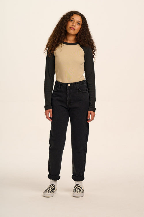 Dana  - Mom Denim Jeans in Washed Black