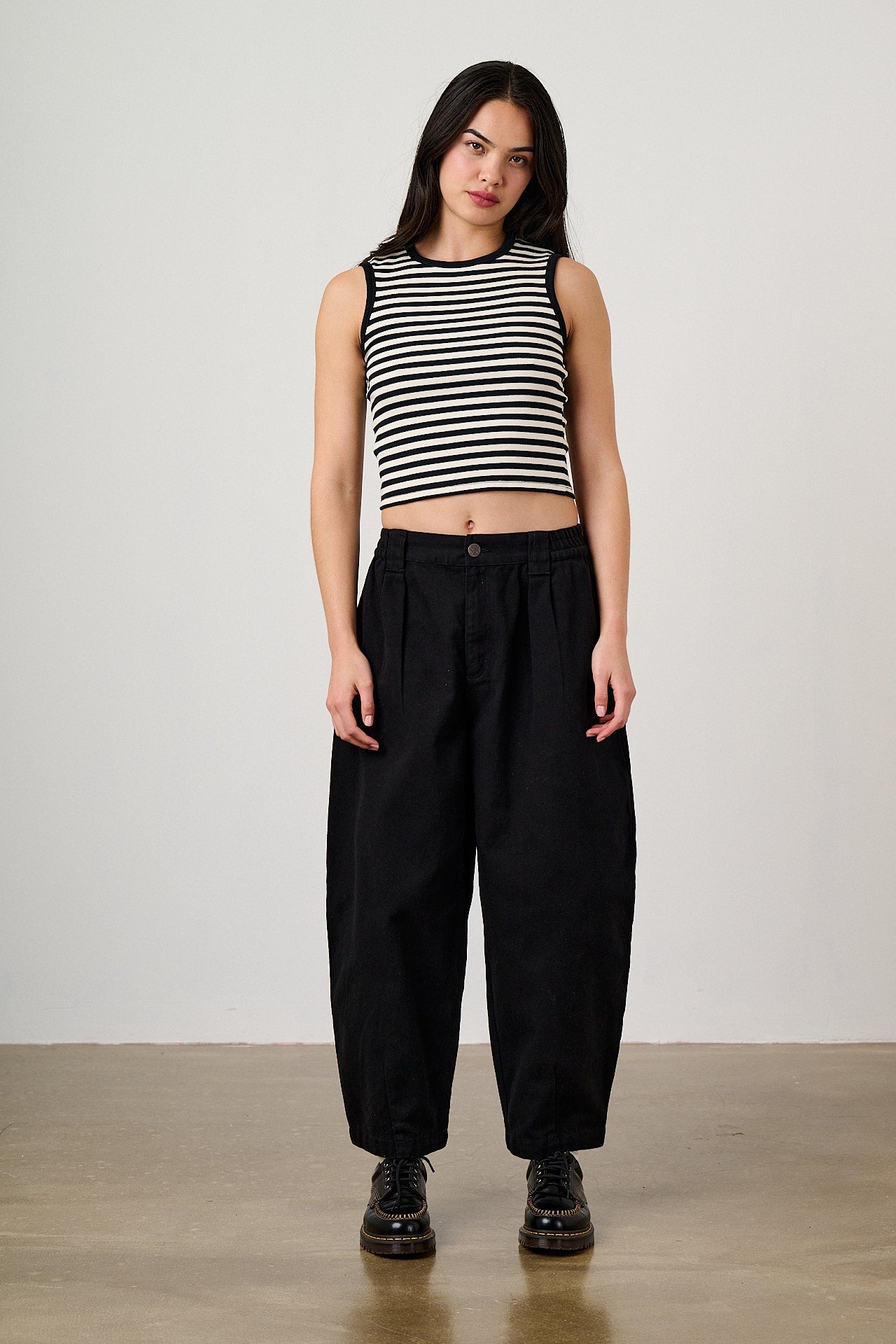Ashby - Cotton Barrel Leg Trousers in Black