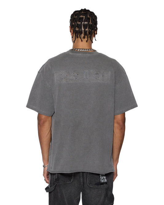 INTRUDER EKCESS SS TEE CHARCOAL